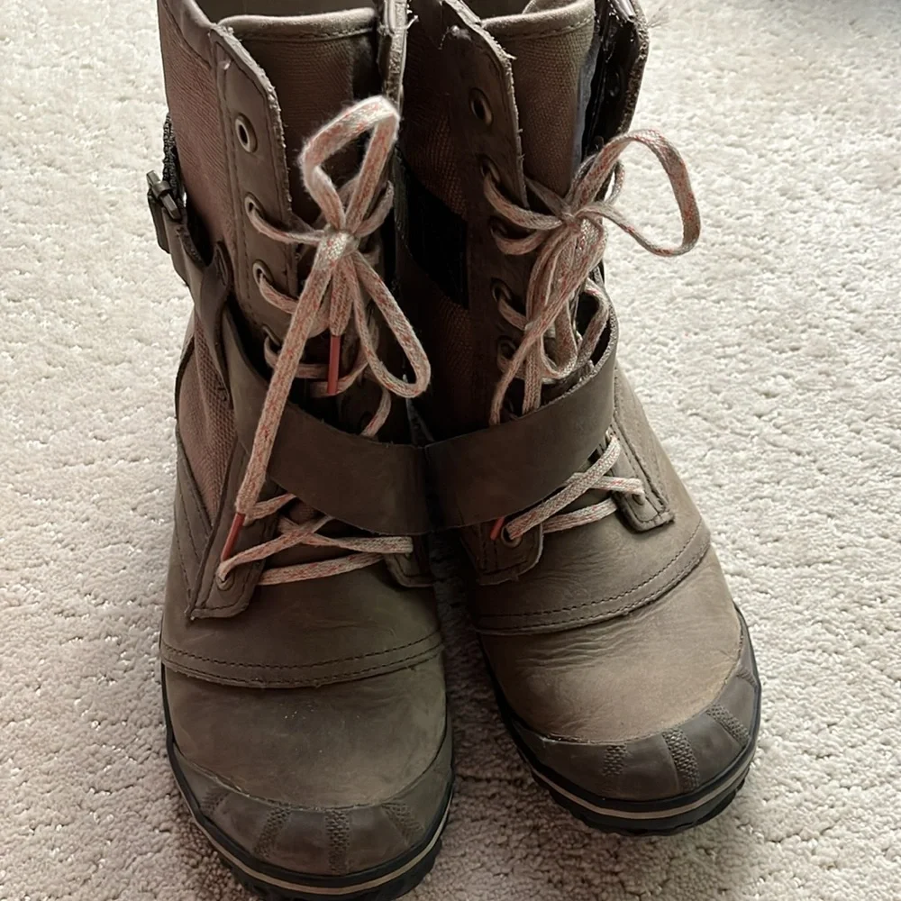 Sorel Slimboot Women’s Winter Rain Boots 8 Mid-Calf Lace-Up
